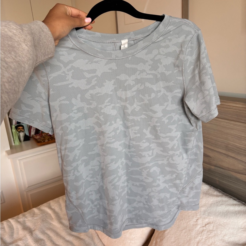 Lululemon long distances short sleeve gray camo top! Never worn!
